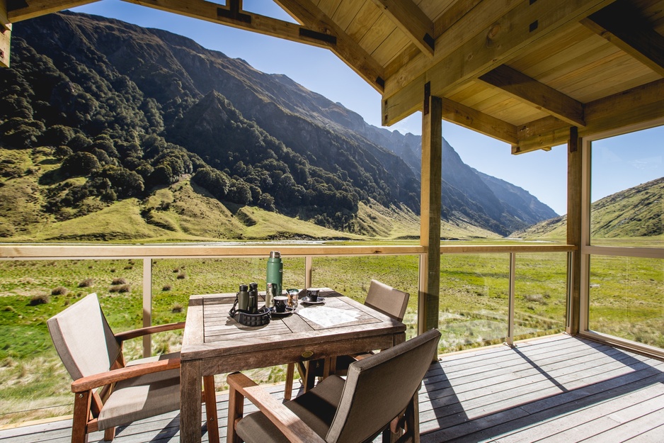 Minaret Station Alpine Lodge - Chalet Patio
