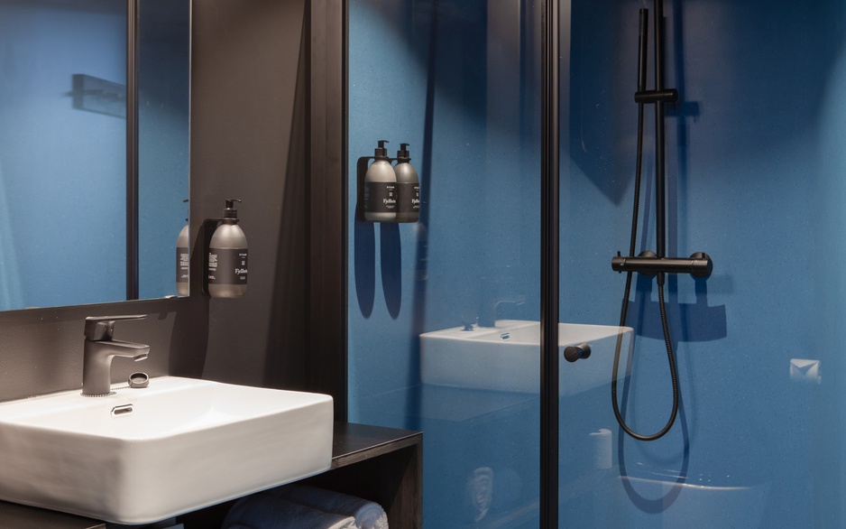 Elva Hotel - Top-Floor Family Room with Loft Bathroom