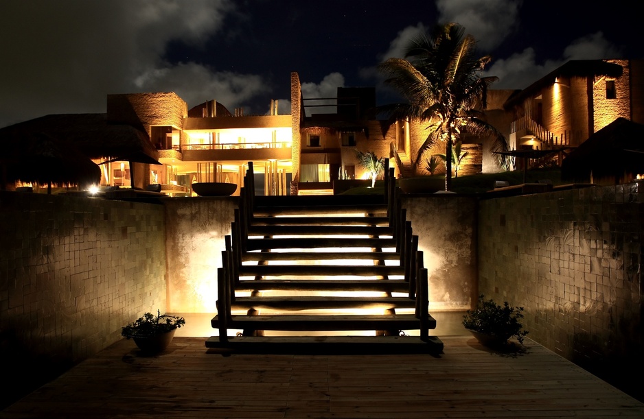 Kenoa Resort building at night