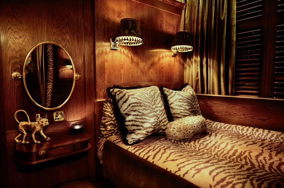 House of Gods Glasgow - The Cabin bed