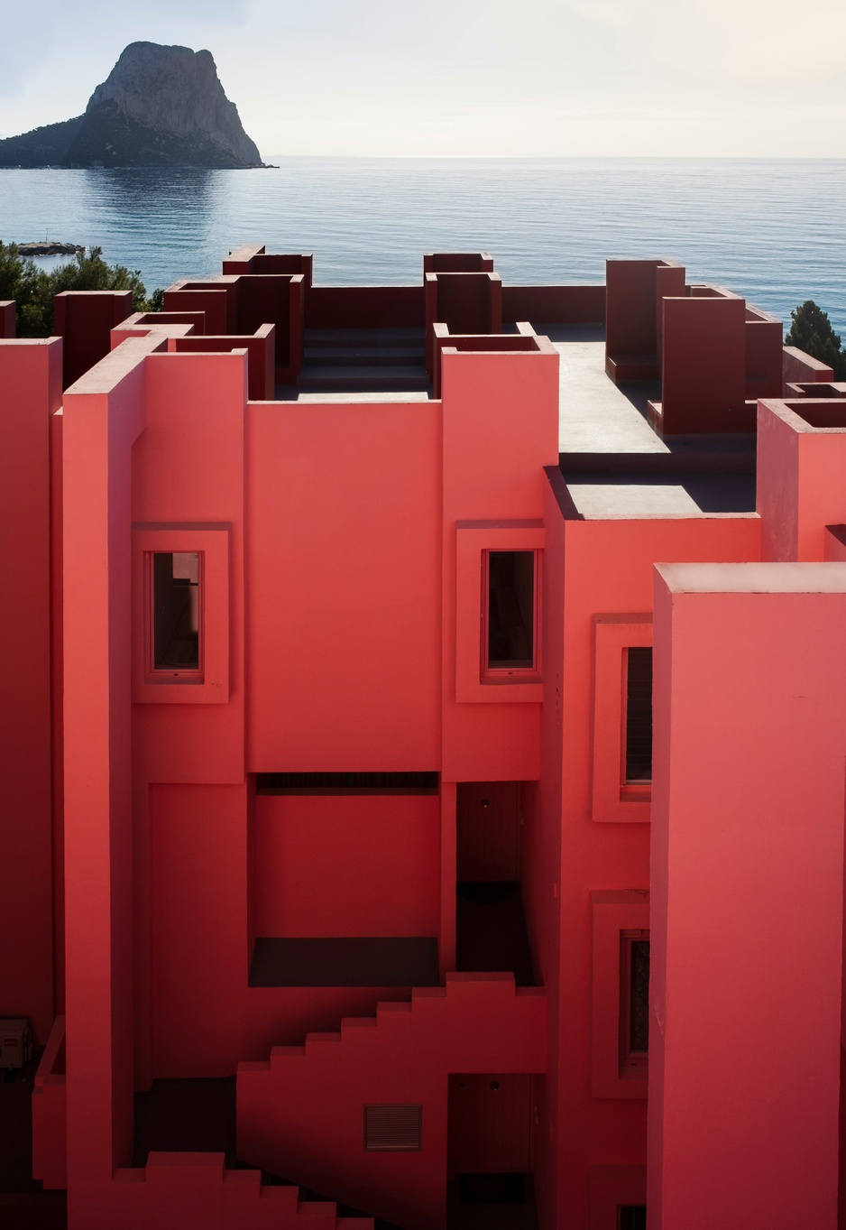 La Muralla Roja Building and the Sea