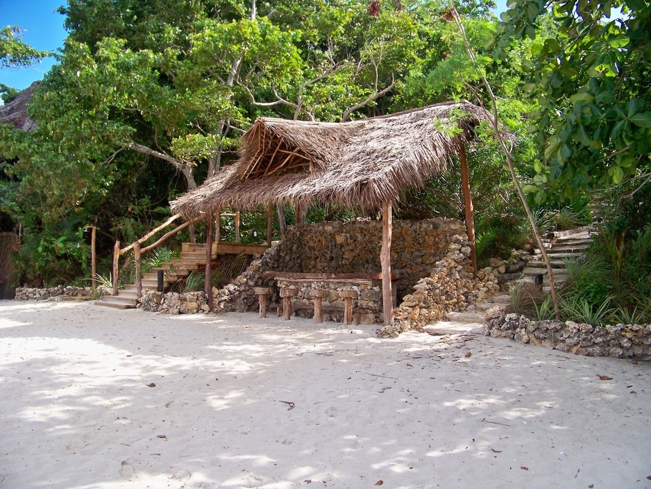 Fundu Lagoon Resort Beach Bar