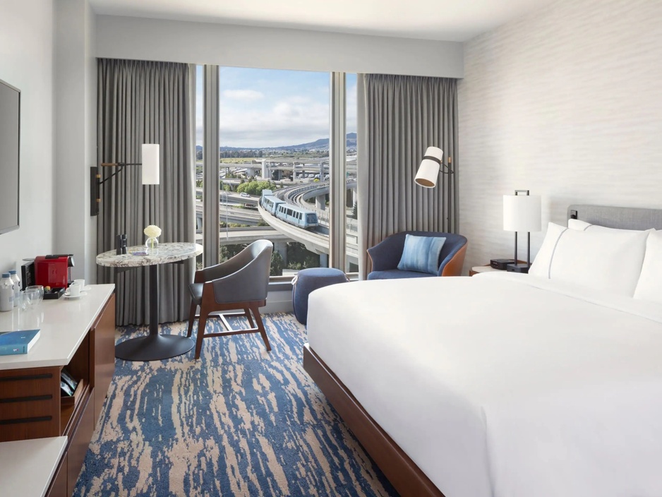 Grand Hyatt at SFO - Accessible King Guestroom