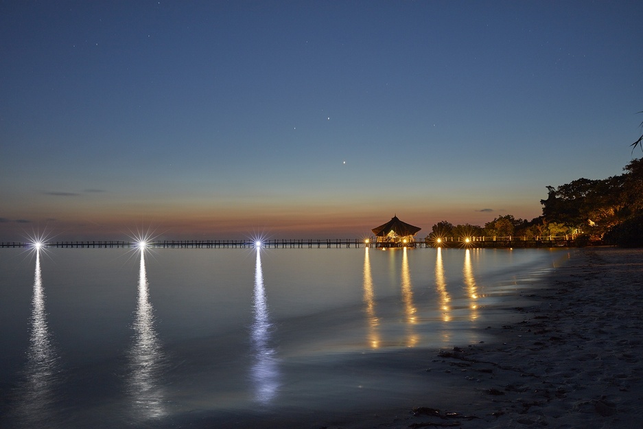 Fundu Lagoon Resort Night View