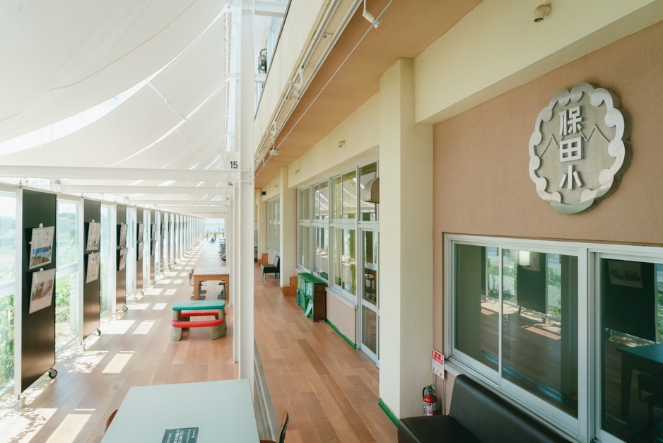 Hota Elementary School - Veranda