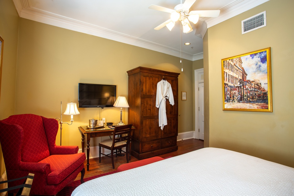 Marshall House Classic King Room