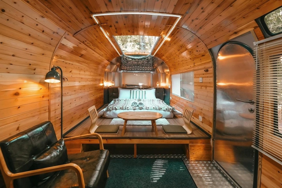 La Lanna - "Somewhere only we know" Vintage Trailer Cozy, Wooden Interior
