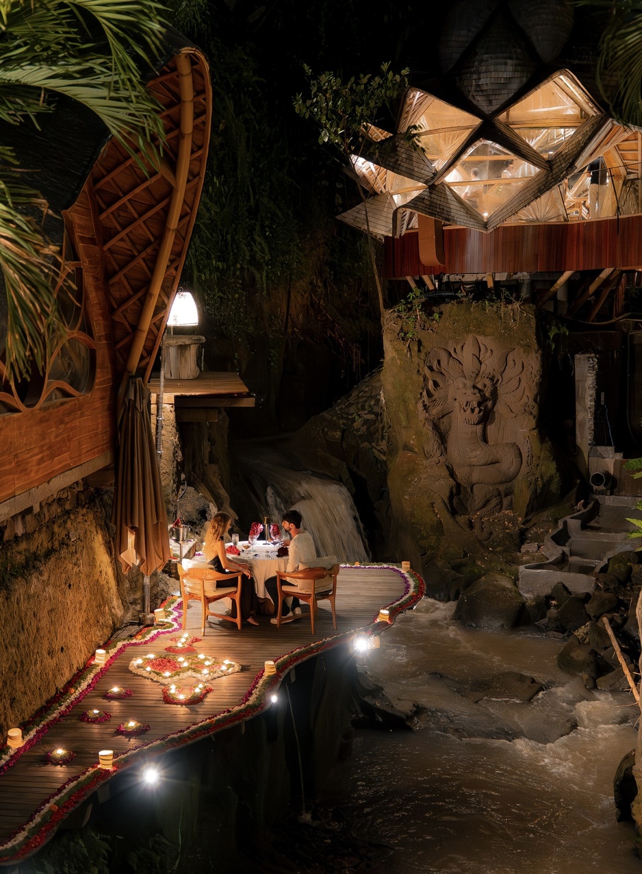 Ulaman Eco Luxury Resort - Romantic dinner - twin waterfalls