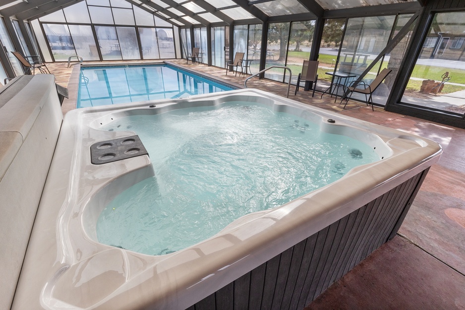 Broken Spur Inn Hot Tub
