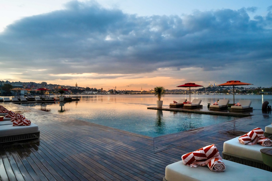 Rixos Tersane Istanbul Hotel - Infinity Pool