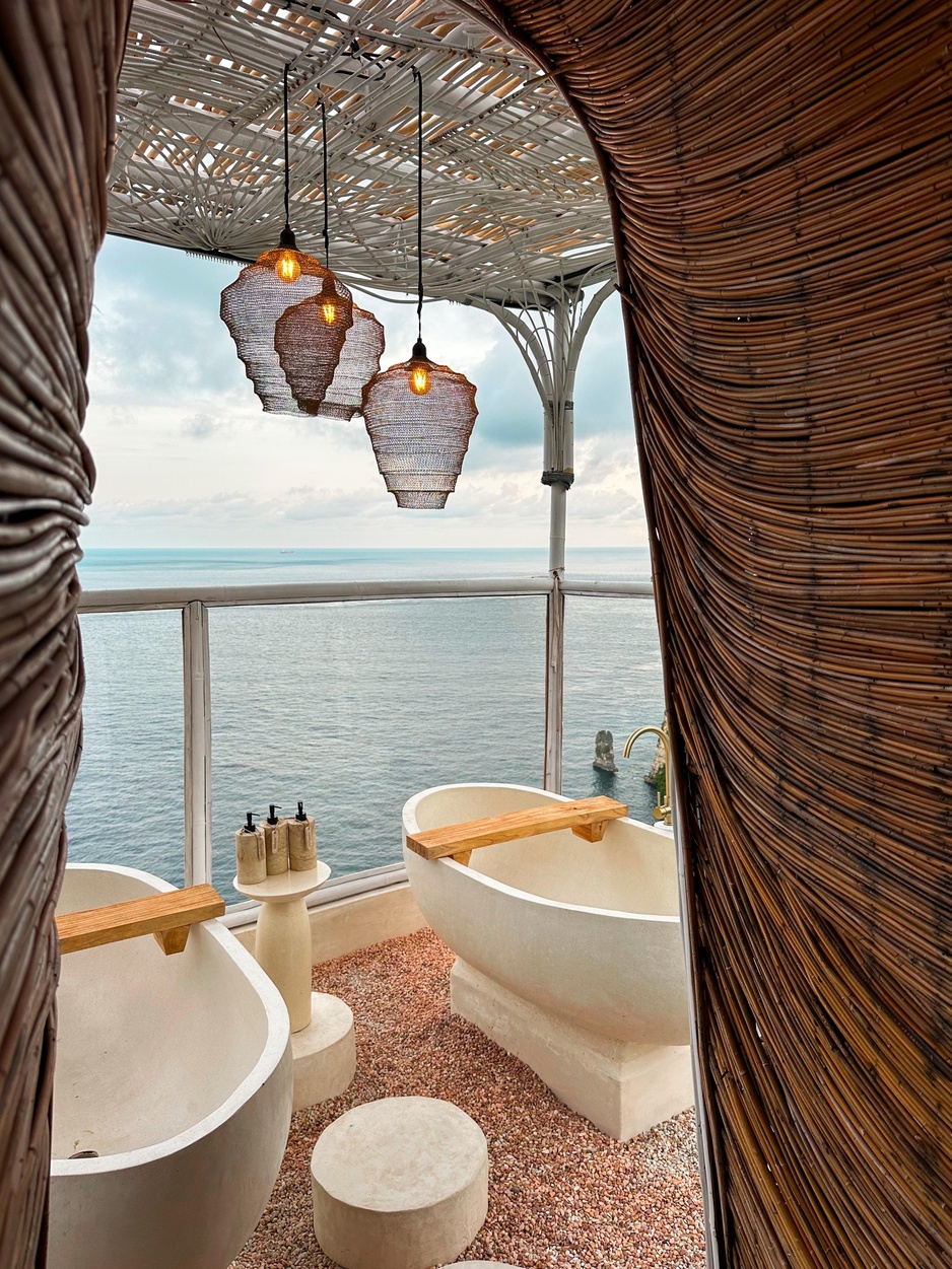 Tropical Glamping Bali - Honeymoon Villa Double Outdoor Bathtubs