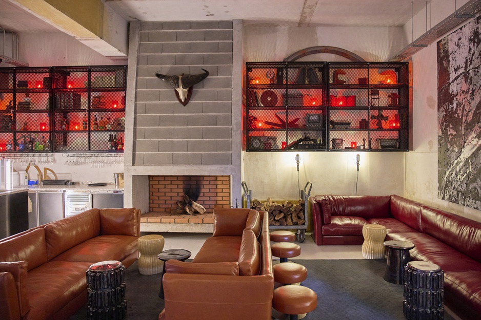 MOAGEM Industrial Lodge Bar