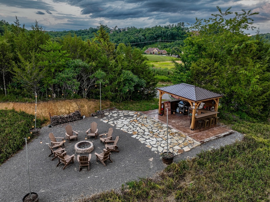 Sanctuary Treehouse Resort - Community Kitchen