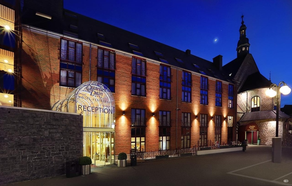Hotel Quartier Latin at night