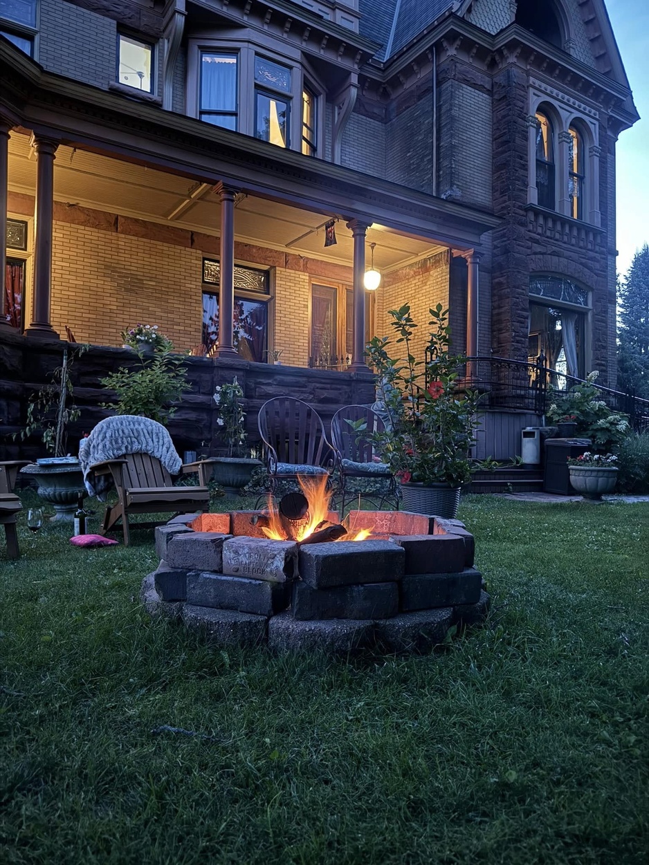 Henderson Castle Garden Grill