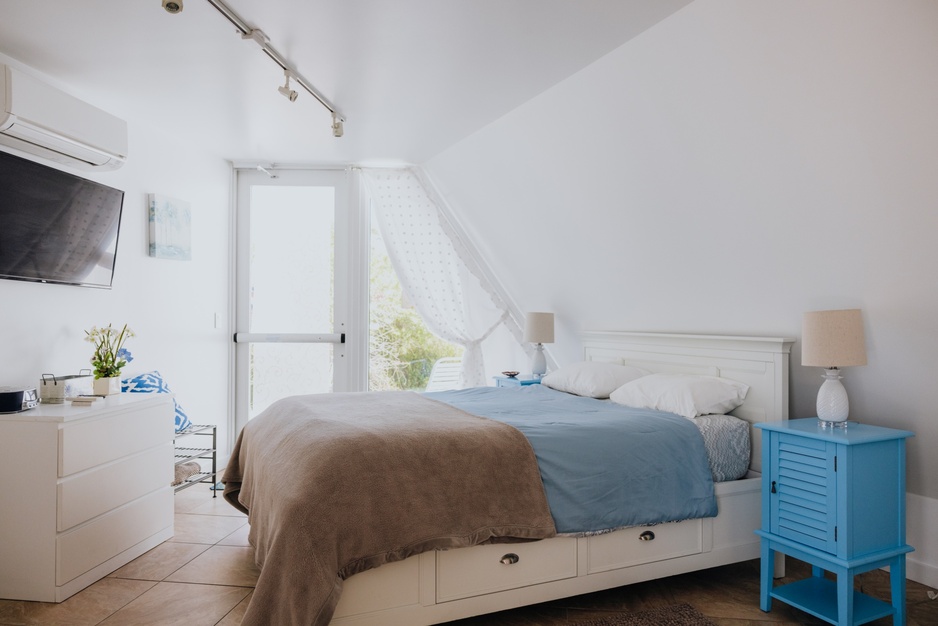 Pyramids in Florida - Pyramid Apartment Bedroom