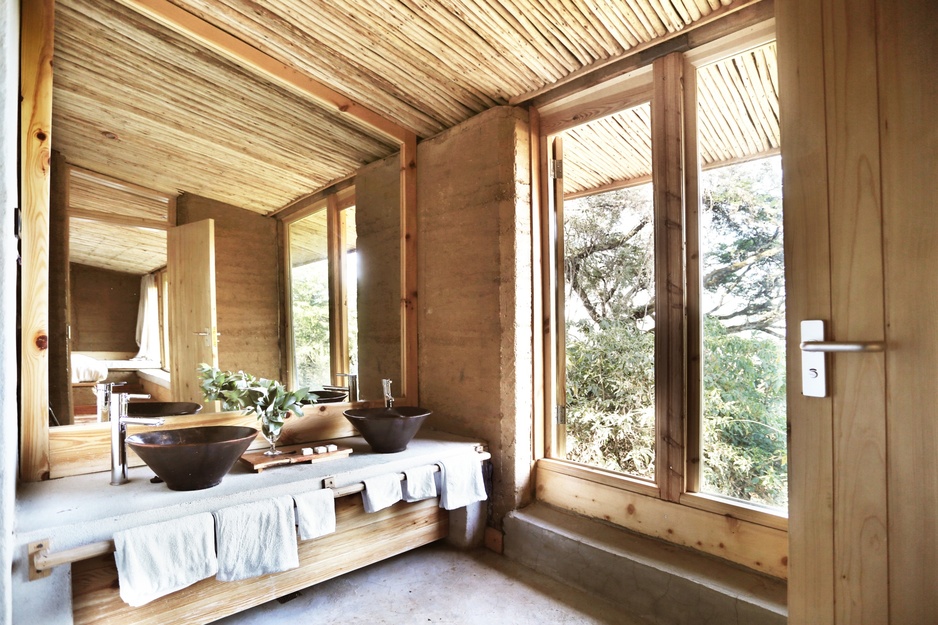 Limalimo Lodge bathroom
