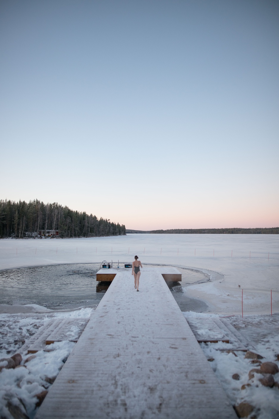 Aito Igloo & Spa Resort - Lakeside Sauna Ice Cold Lake Plunge