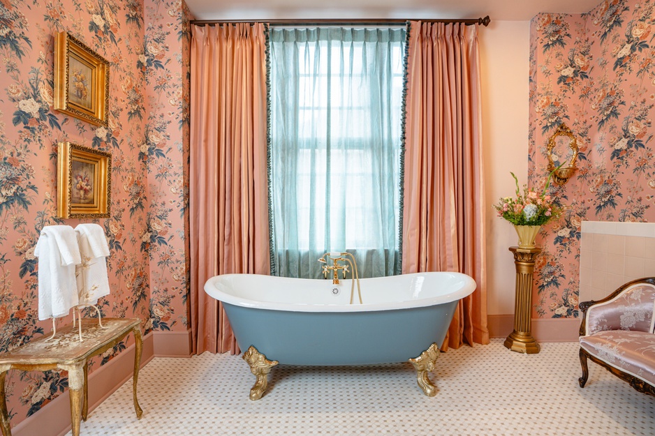 The Aldenberg Hotel Bridal Suite Freestanding Bathtub
