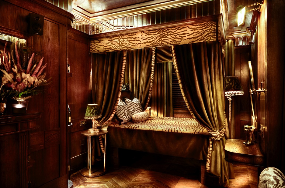 House of Gods Glasgow - The Suite Bed