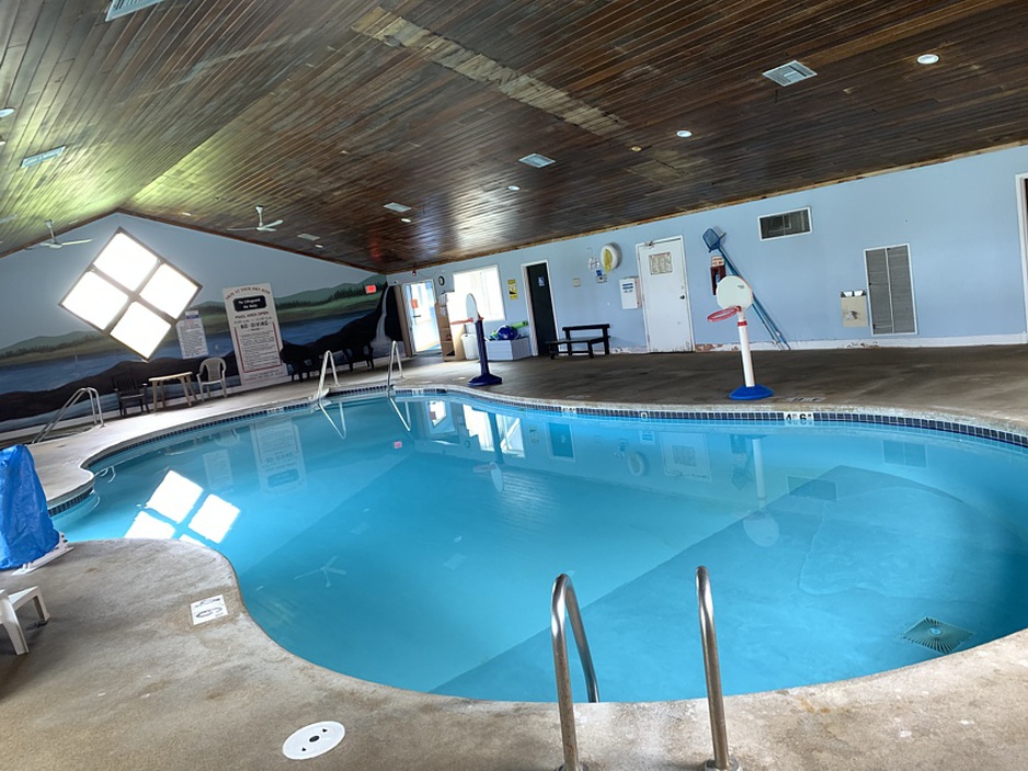 Don Q Inn - Indoor/Outdoor Pool