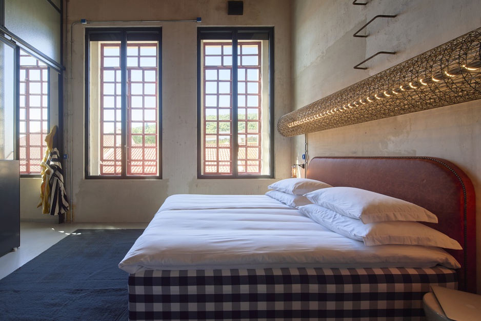 MOAGEM Industrial Lodge - Superior Double Room Big Windows