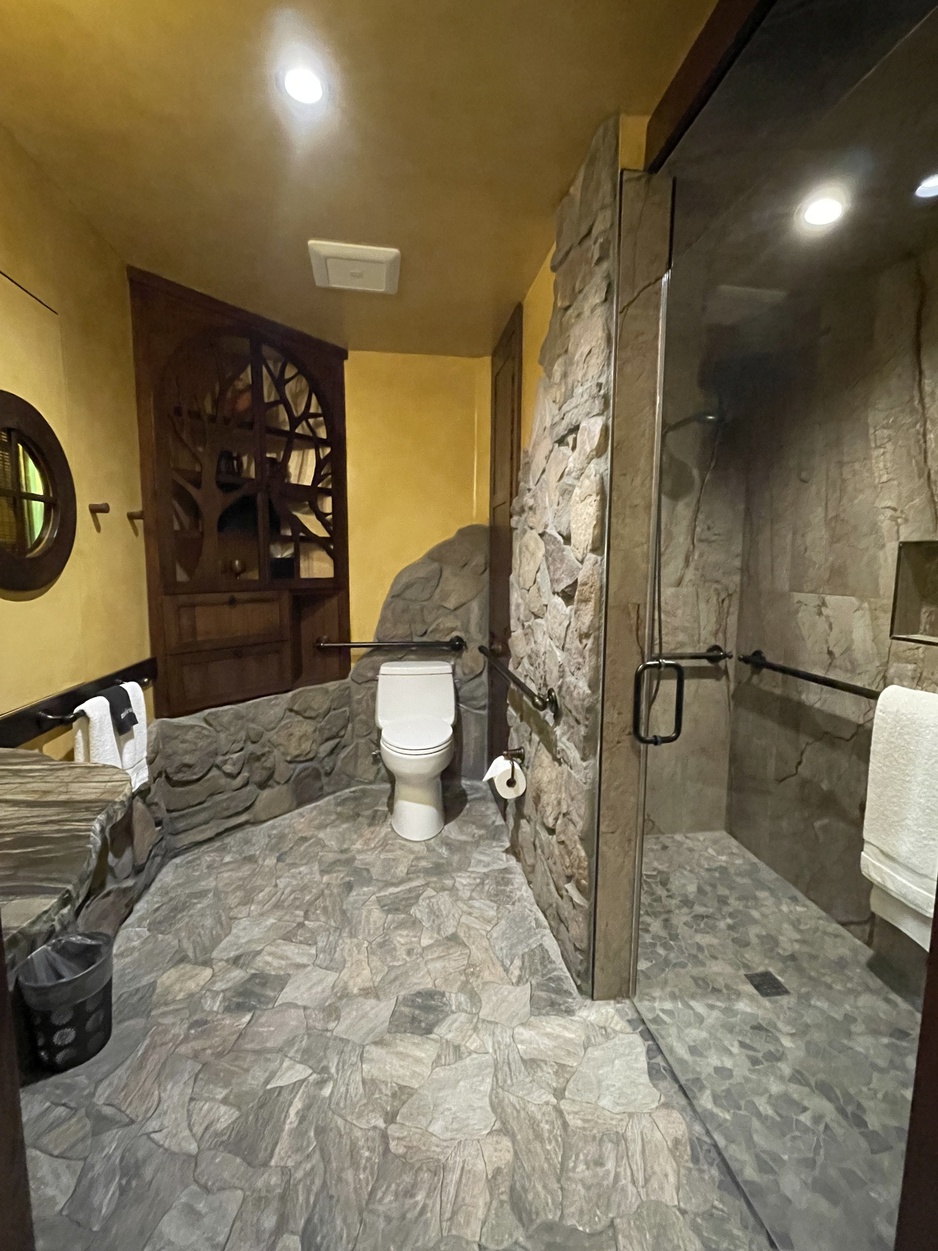 Victorian Mansion Bed and Breakfast Inn - Hobbit Cottage Bathroom