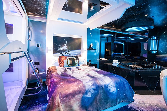 Fantasyland Hotel Space Suite