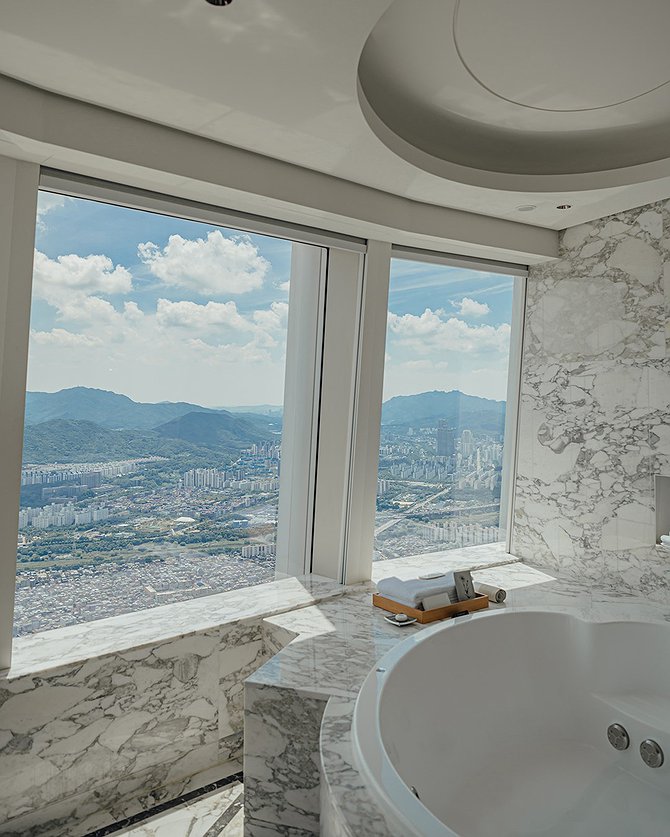 Signiel Royal Suite Room Bathtub Panoramic View