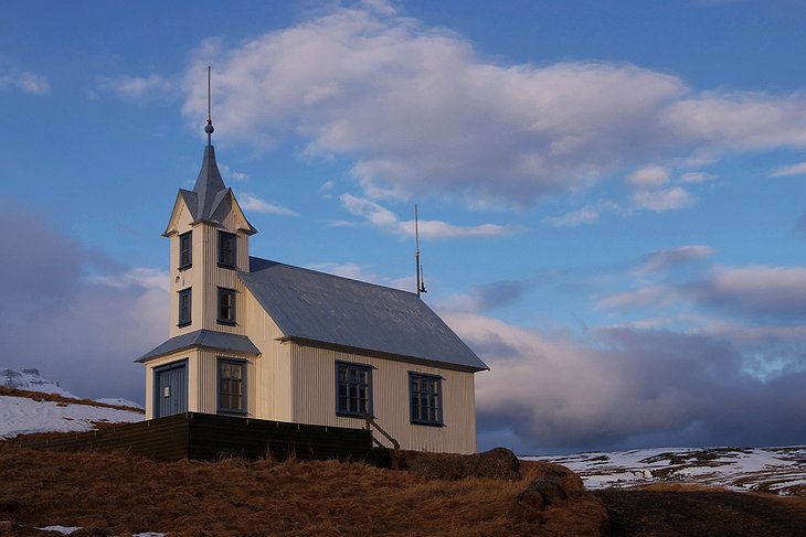 Kirkjubaer Guesthouse – Authentic Wooden Church In Icelandic Village