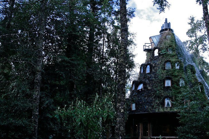 Montana Magica Lodge – Volcano Shaped Hotel With A Hint Of Magic