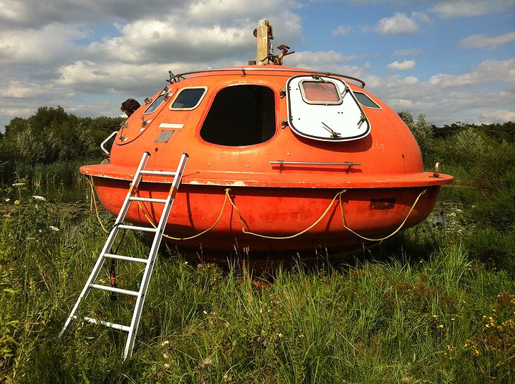 Capsule Hotel – Oil Rig Survival Pods Turned Into Hotel Suites