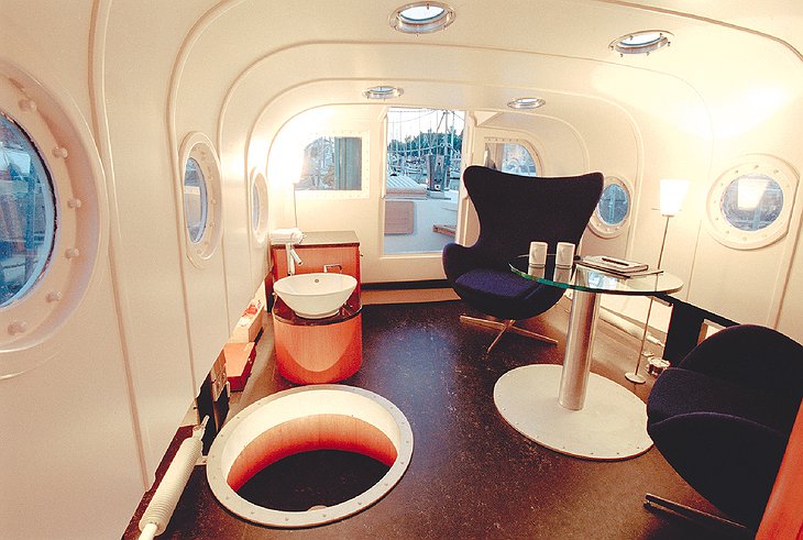 Lifeboat Hotel – A Nautical Hotel And A Fully Functioning Lifeboat In One
