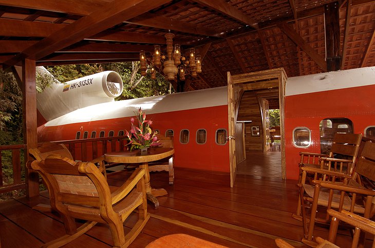 727 Fuselage Home – 1960s Boeing Converted Into a Jungle Getaway