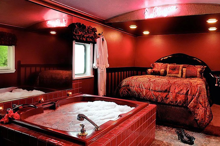 Featherbed Railroad Bed Room With Jacuzzi