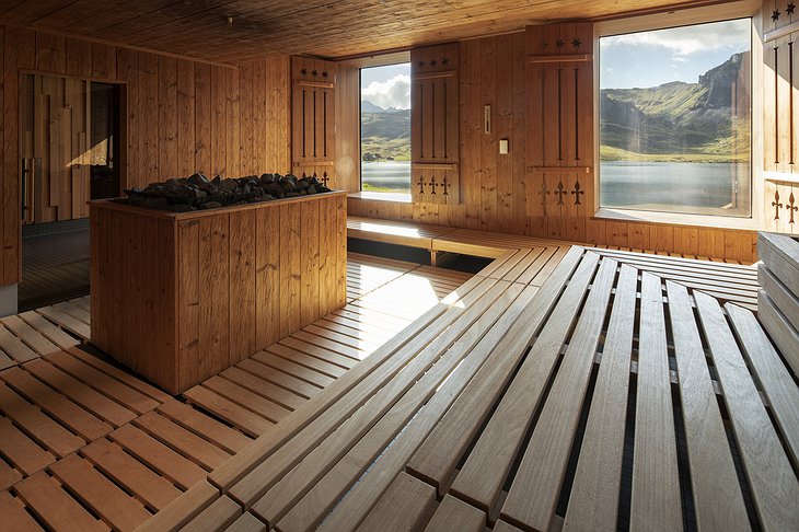 Frutt Family Lodge Rustic Design Panoramic Mountain Sauna