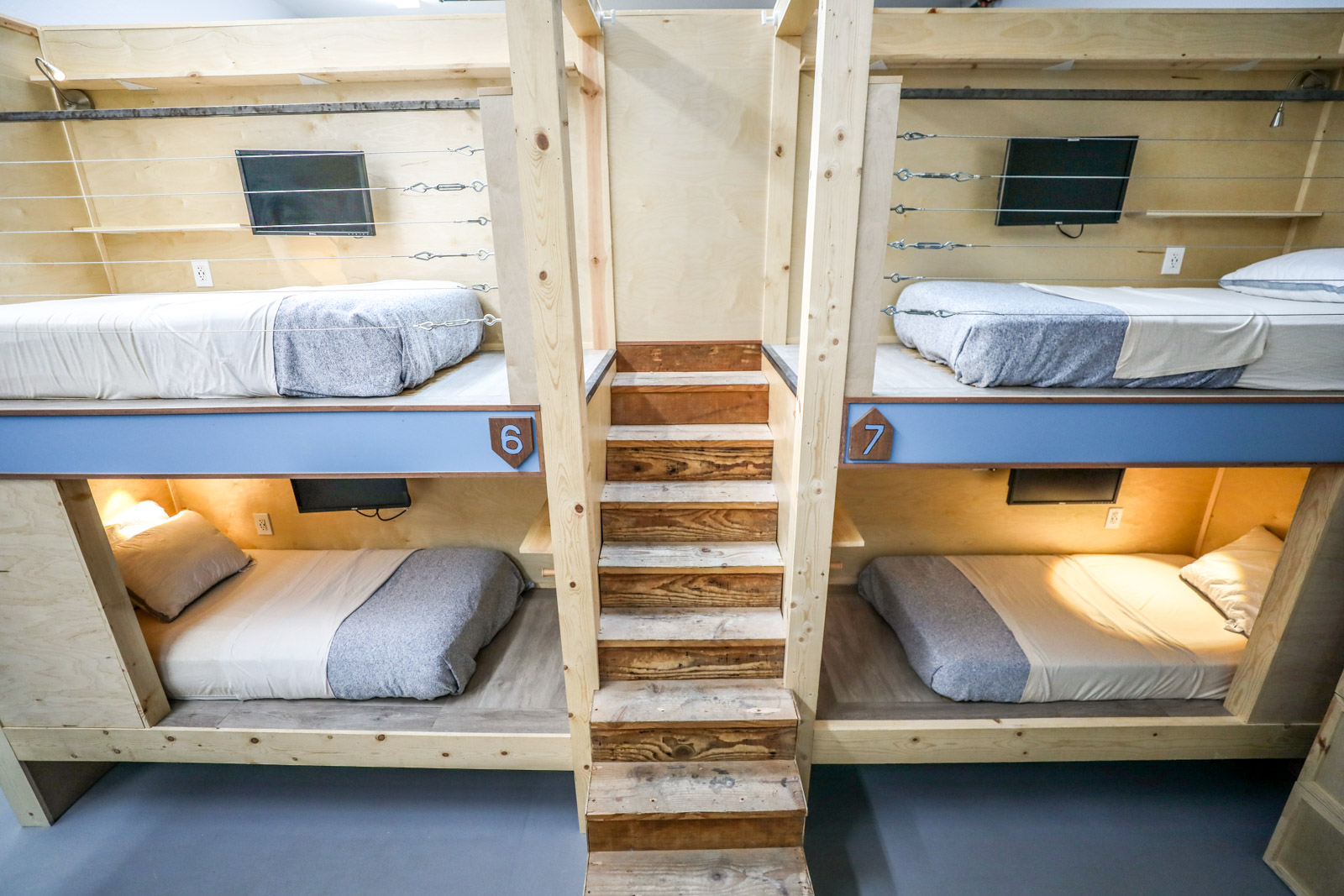 Capsule Hotel USA: Cozy Pods to Urban Escapes!