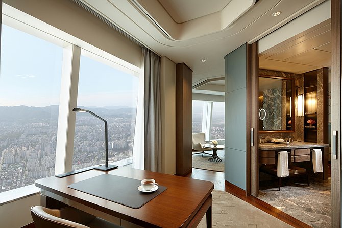 Signiel Seoul Luxury Suite Office Desk
