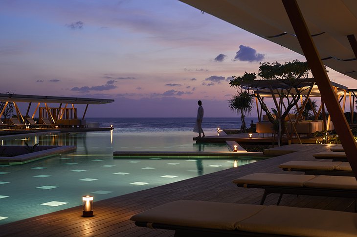 Hoshinoya Okinawa Infinity Pool At Night