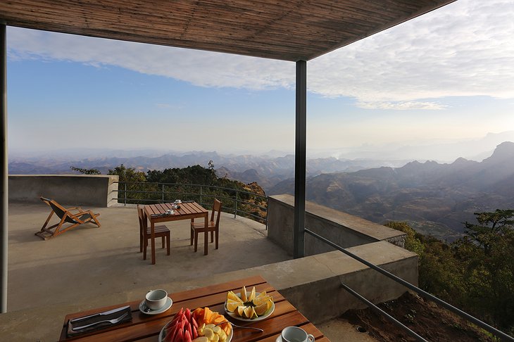 Limalimo Lodge breakfast on the terrace