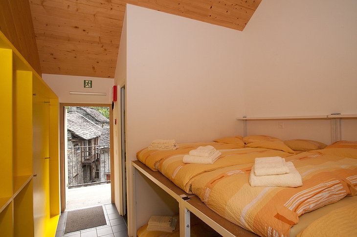 Curzùtt hostel dormitory room