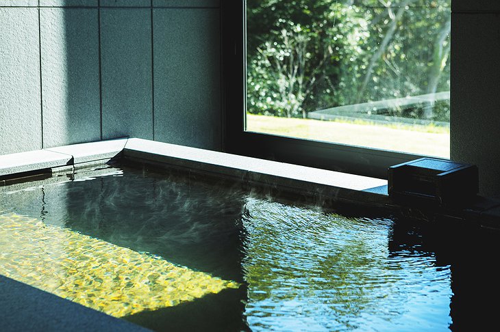 Amanemu spa indoor hot tub