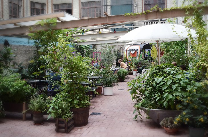 Café Raum garden
