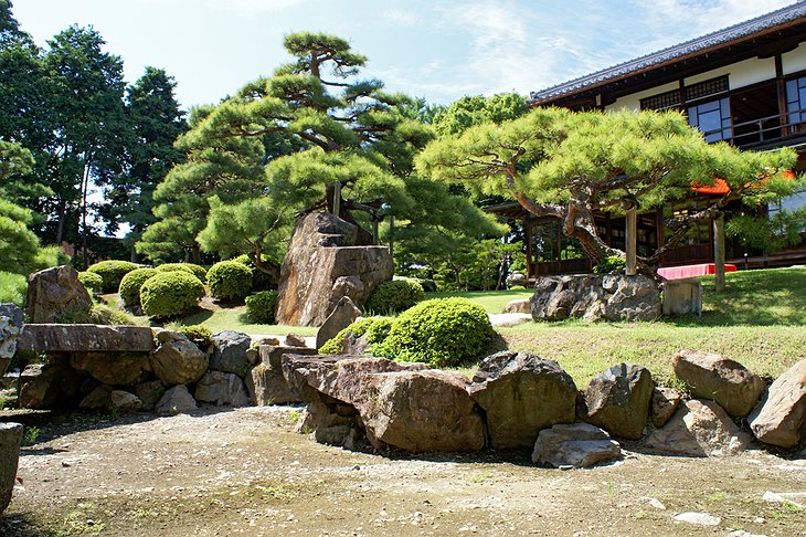 Nishiyama Onsen Keiunkan hotel and garden