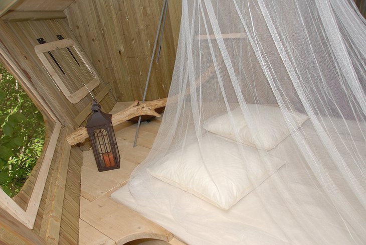 Tree house bed