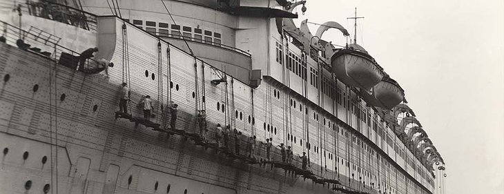Queen Mary used as a troop transport during World War 2