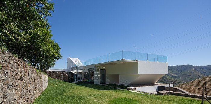 Quinta De Casaldronho Wine Hotel - Sleeping In Wine Barrels