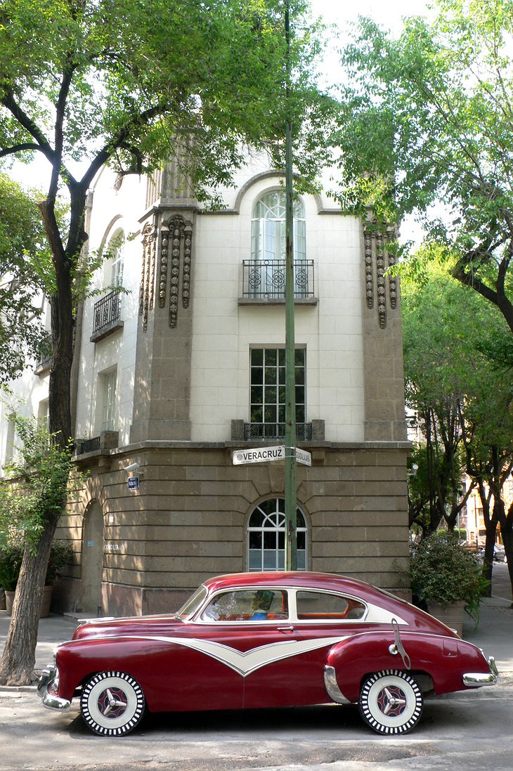 Hotel Condesa DF exterior and vintage car