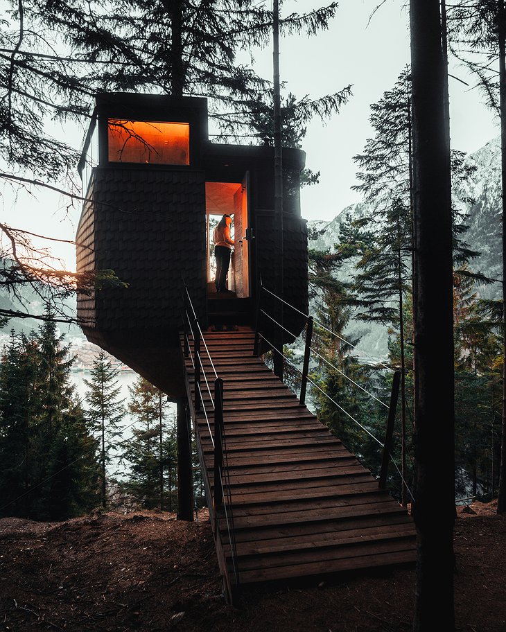 Woodnest Cabin Entrance