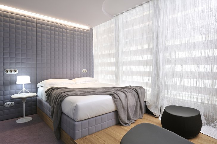 Vander Urbani Resort bedroom